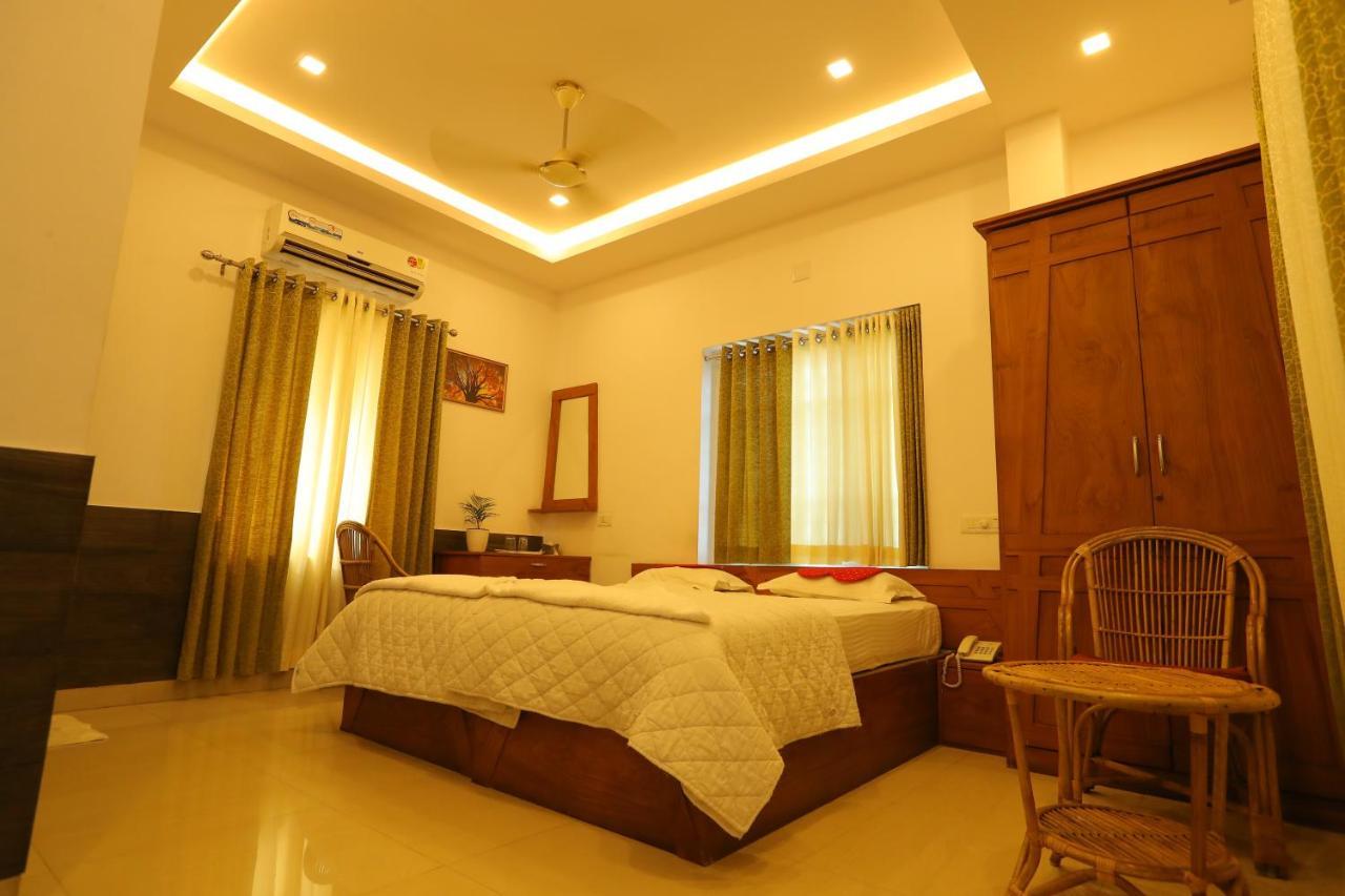 Deluxe Double Room (2 Adults + 1 Child)
