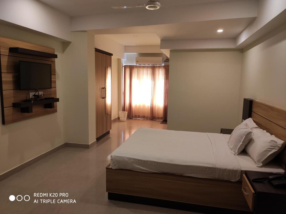 Deluxe Double Room (2 Adults + 1 Child)