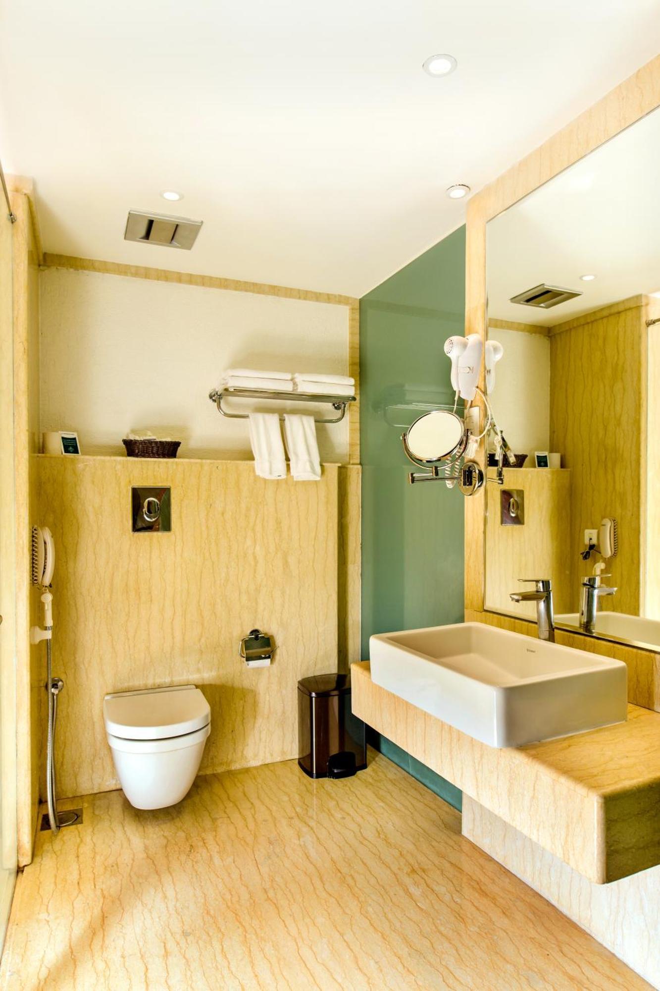 Executive club room complimentary airport transfers