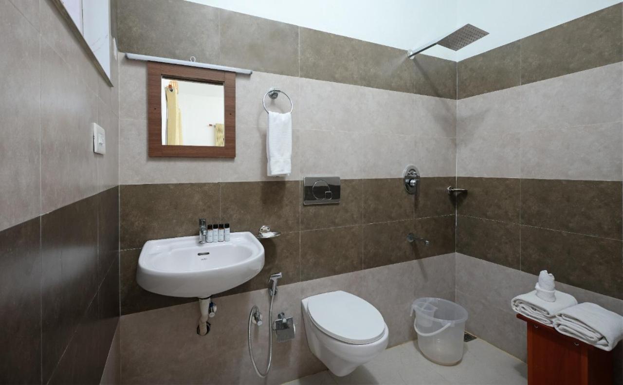 Deluxe Double Room (2 Adults + 1 Child)