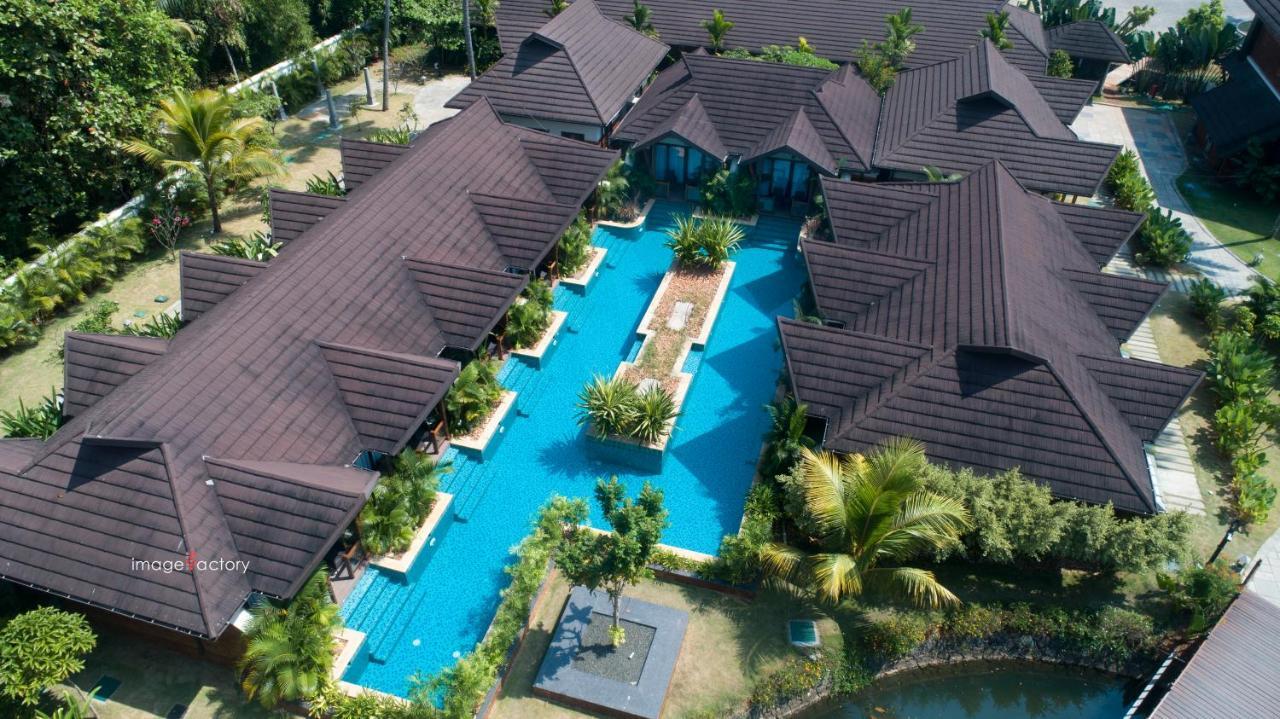 King Room Pool View