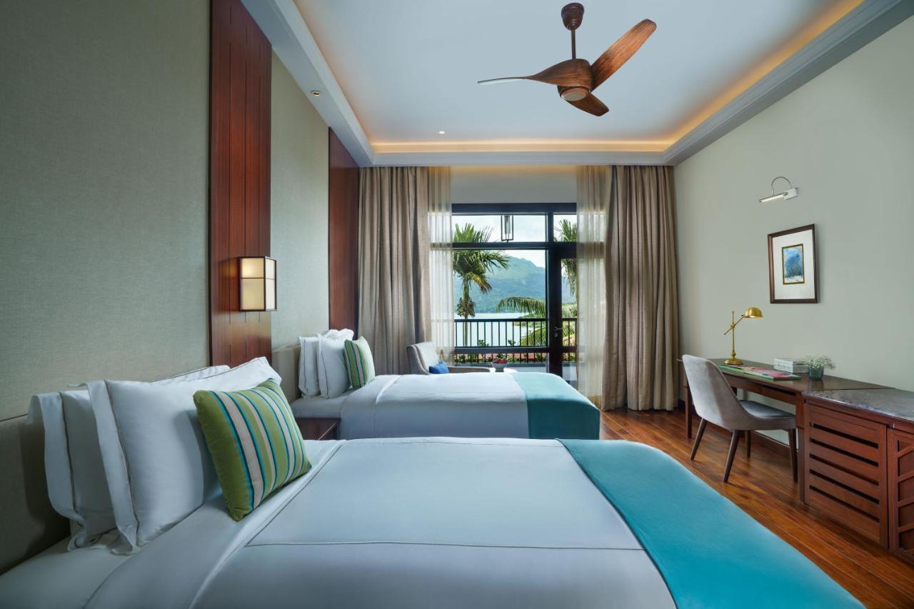Luxury Room Lake View Balcony Twin Bed