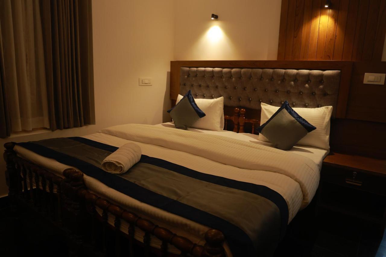 Deluxe Double or Twin Room Pool View,1431072730:JPEG