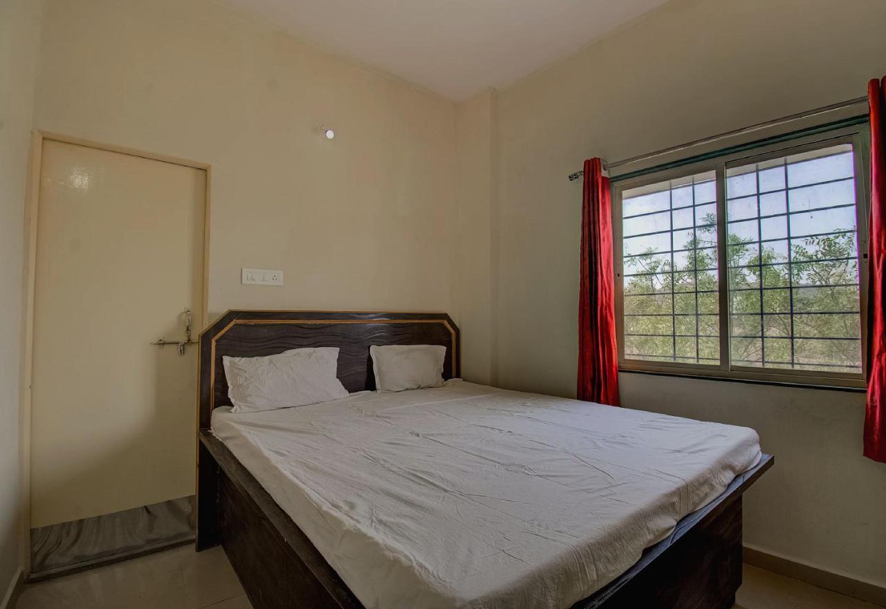 Economy Triple Room