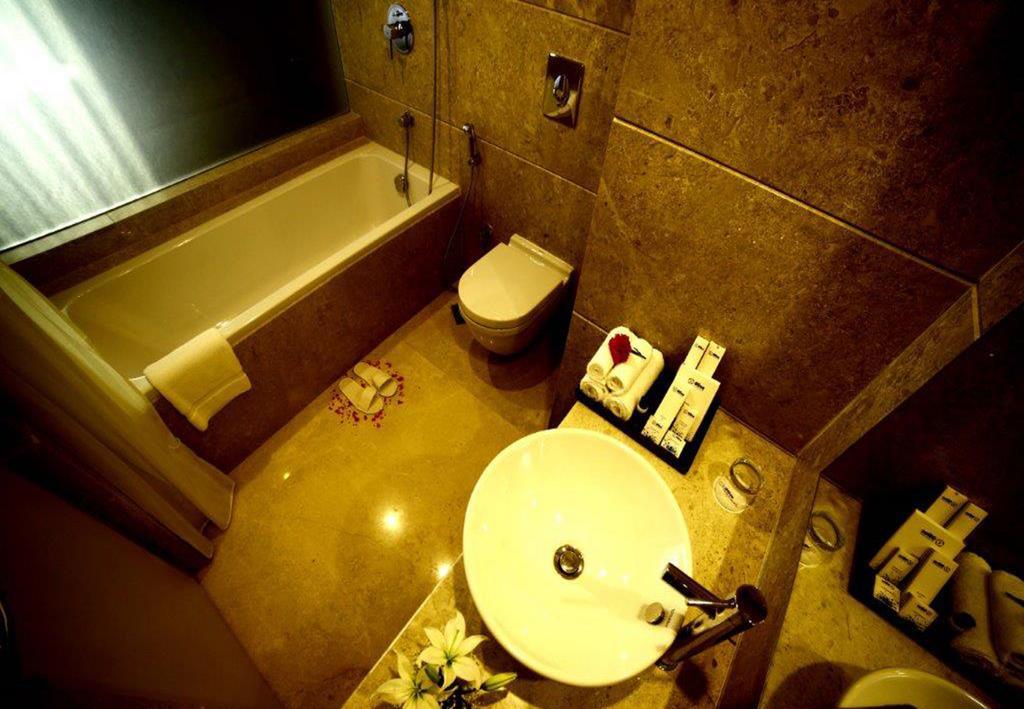 Executive Suite,1622101557:JPEG