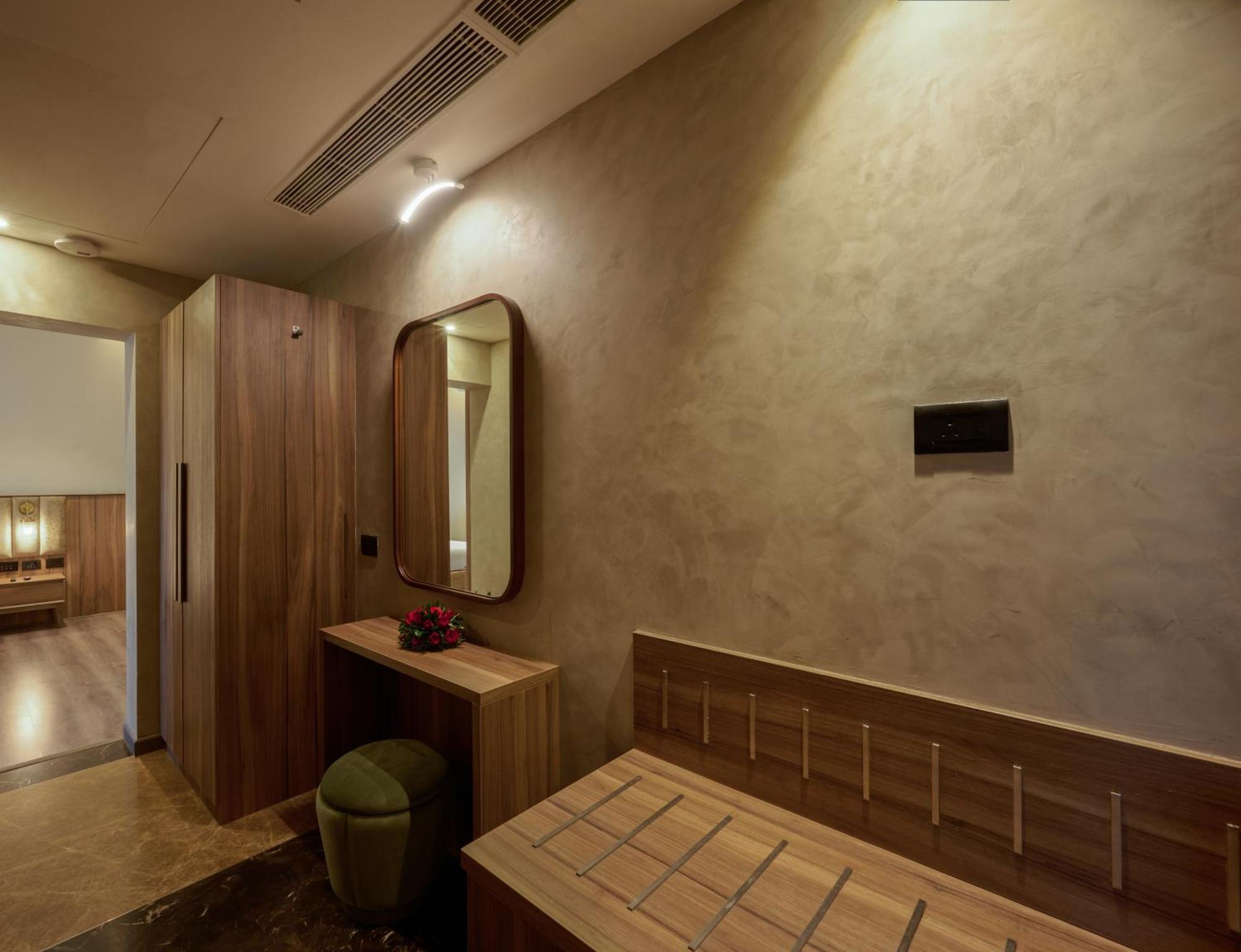 Flora Suite complimentary airport transfers