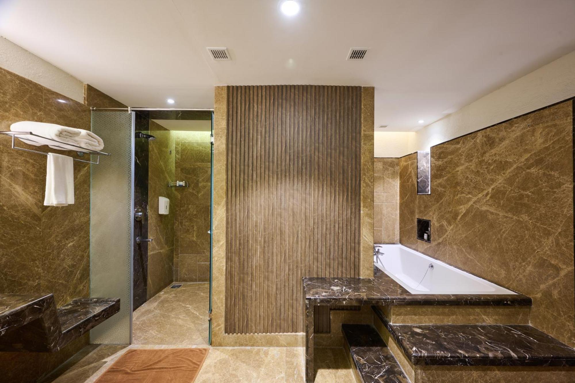 Flora Suite complimentary airport transfers