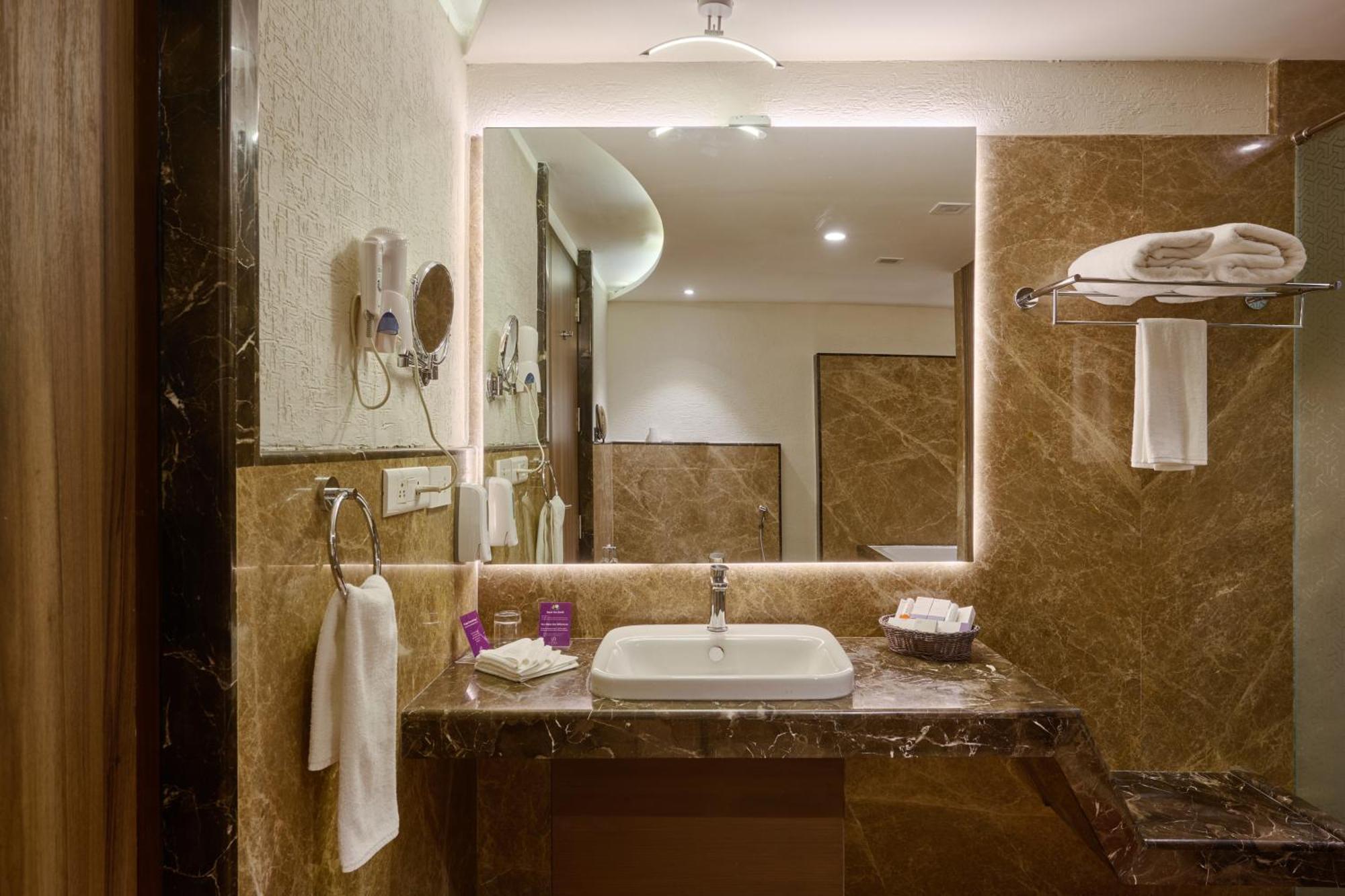 Flora Suite complimentary airport transfers