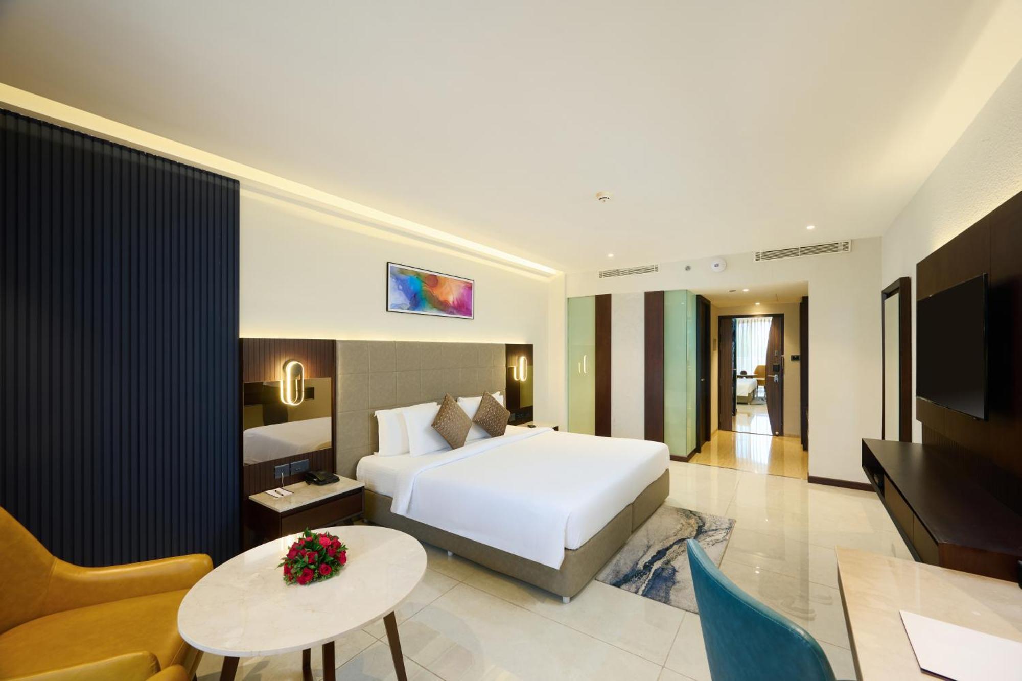 Executive club room complimentary airport transfers