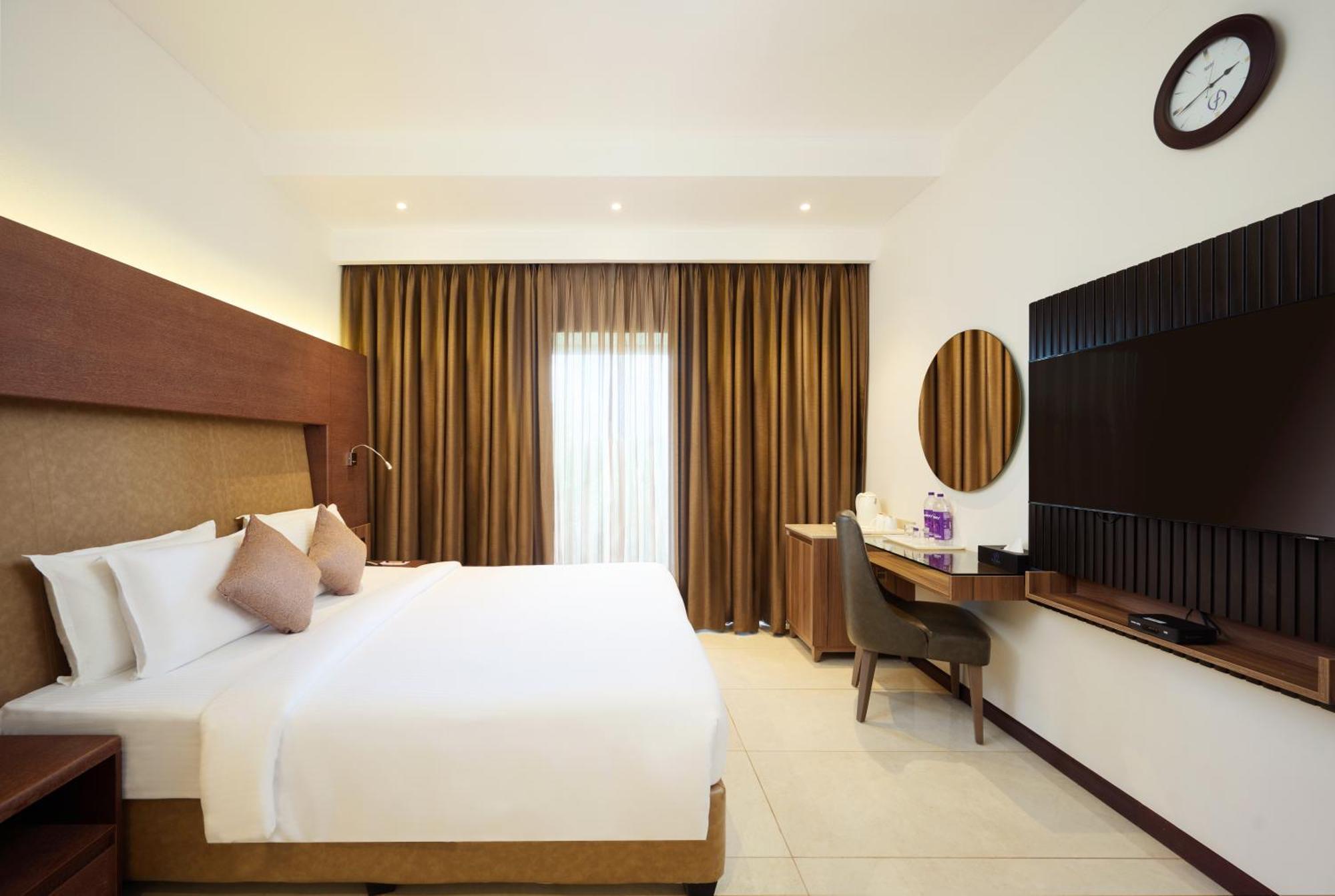 Deluxe king room complimentary airport transfers