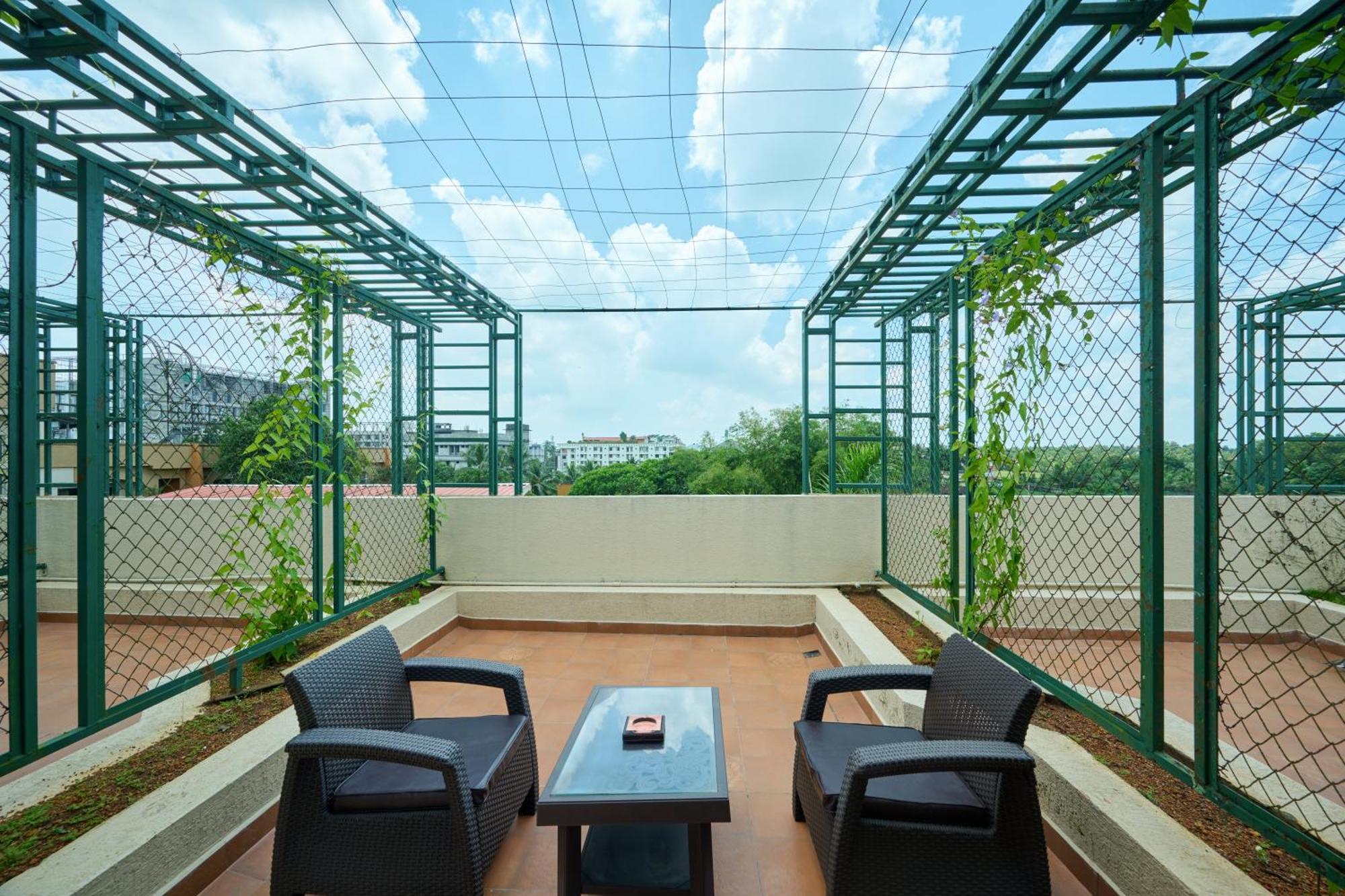 Executive club room complimentary airport transfers