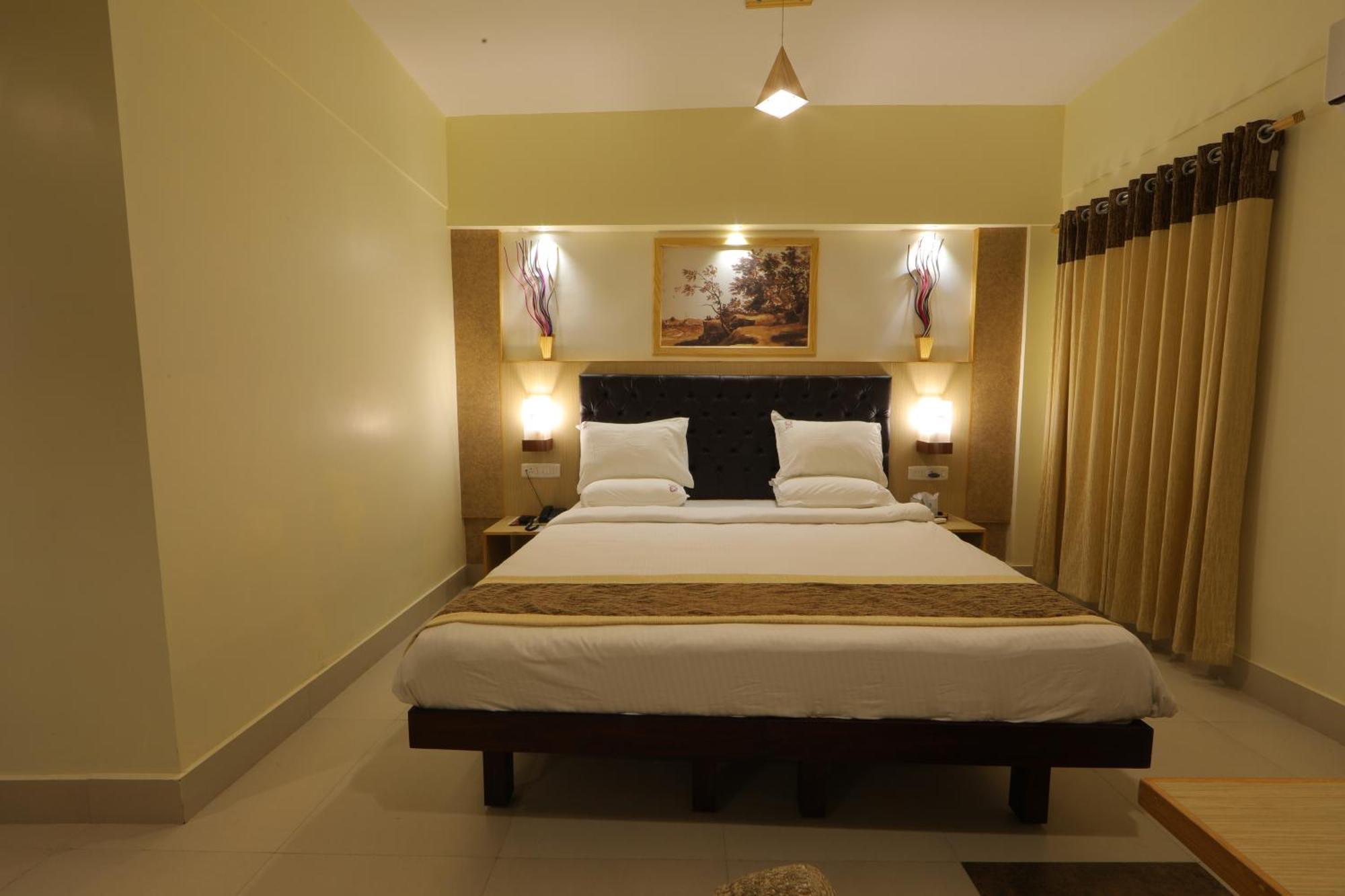 Deluxe Double Room,254459869:JPEG