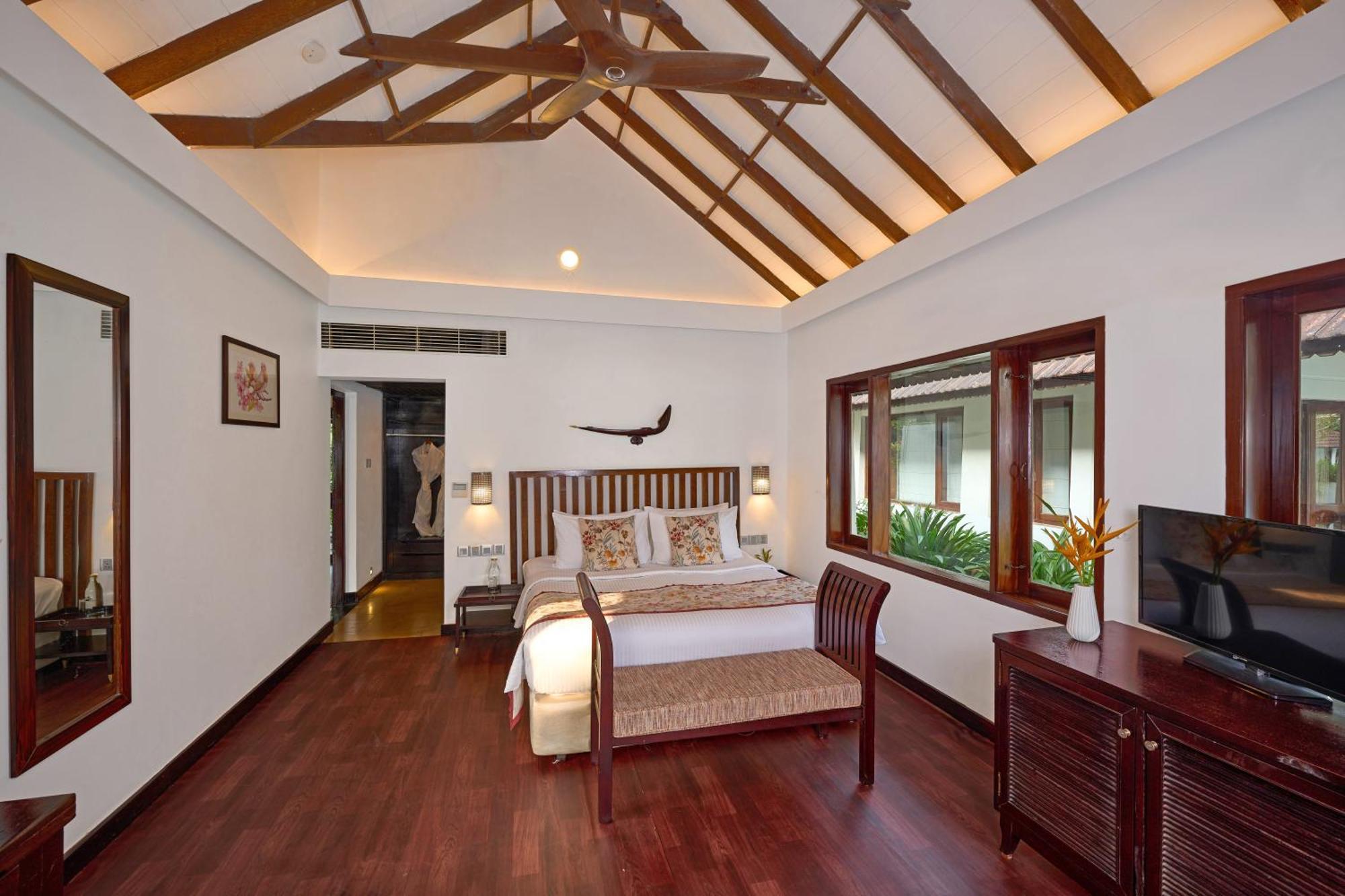 Poolside Villas Plunge pool on Buffet Meals & Spa Guaranteed Complimentary Cruise subject to weather condition & Hi-Tea Signature Activities & Experiences