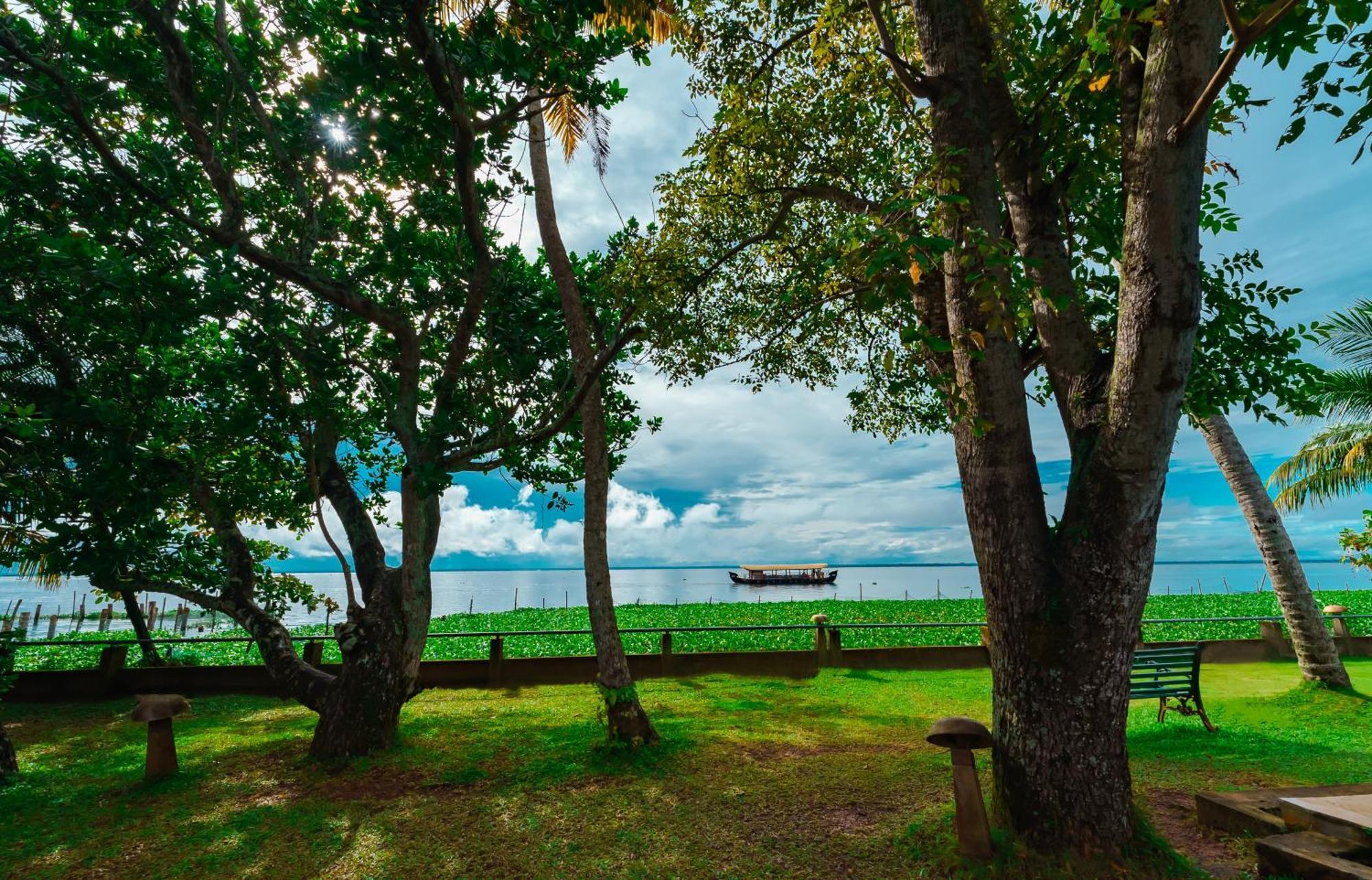 Lakefront Villas Plunge Pool on Buffet Meals & Spa Guaranteed Complimentary Cruise subject to weather condition & Hi-Tea Signature Activities & Experiences