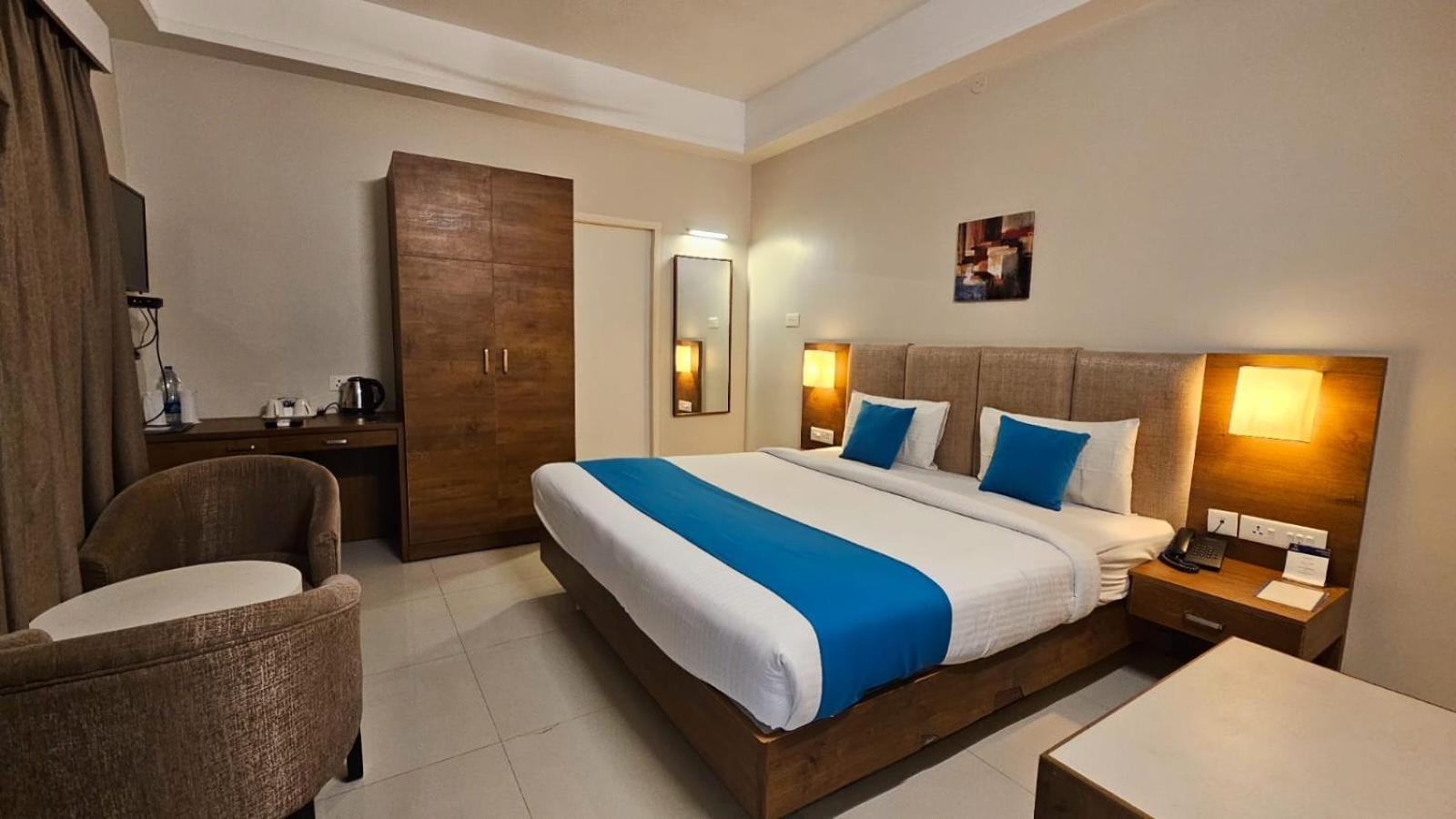 Deluxe King Room