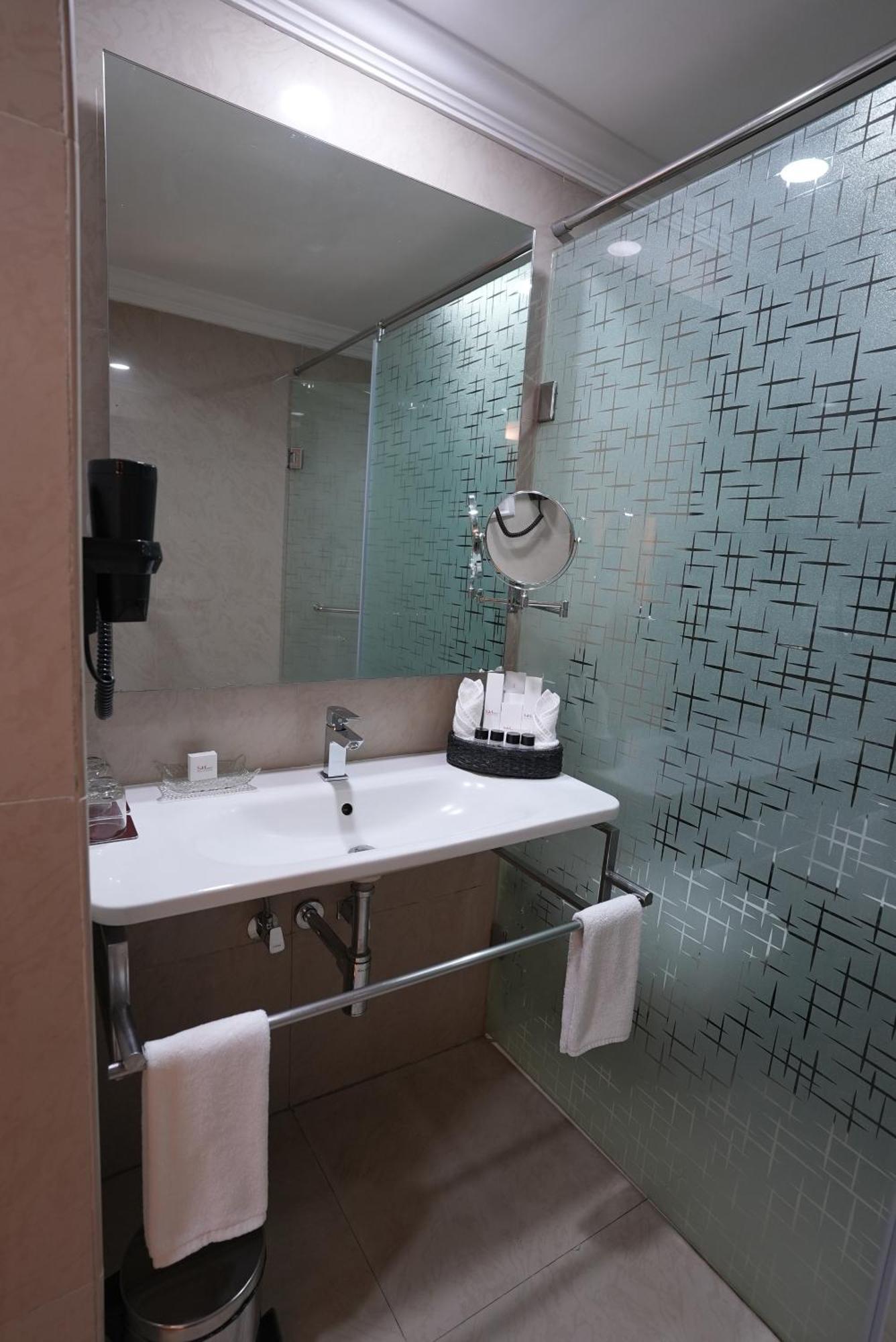Grand Deluxe Rooms with Direct Pool Access