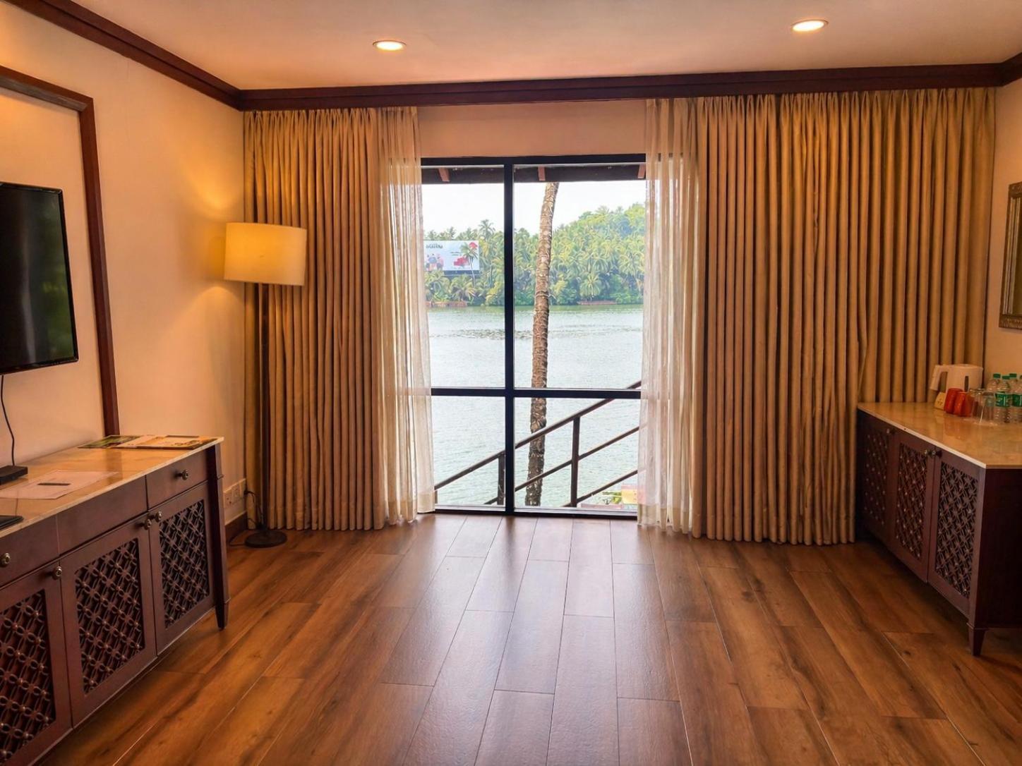 Superior River View Room