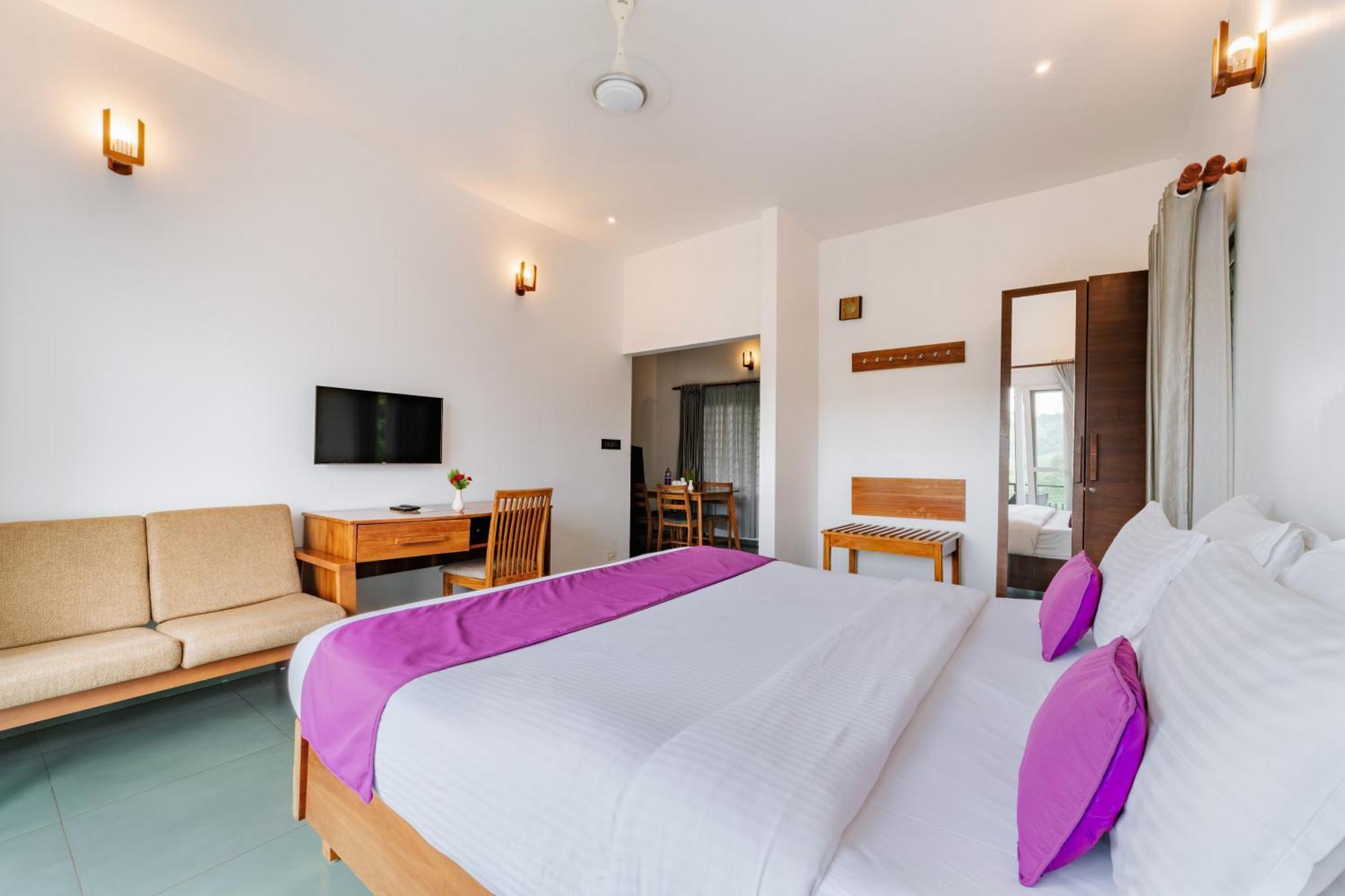 Deluxe King Room