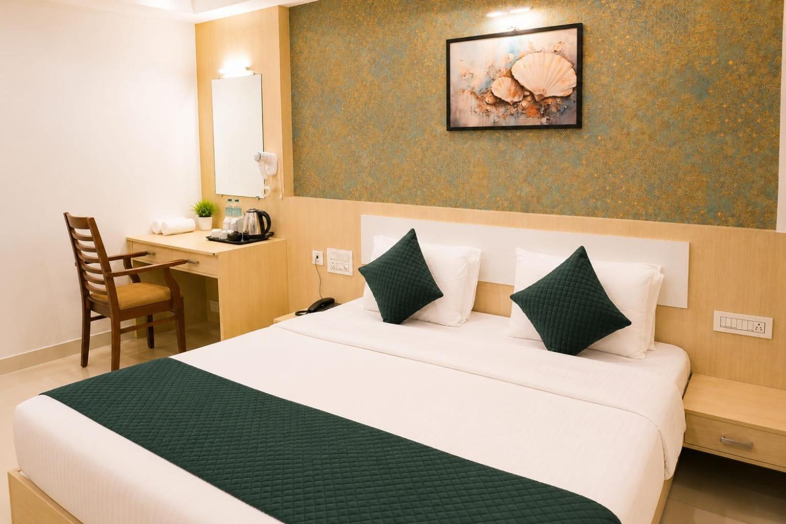 DELUXE ROOM