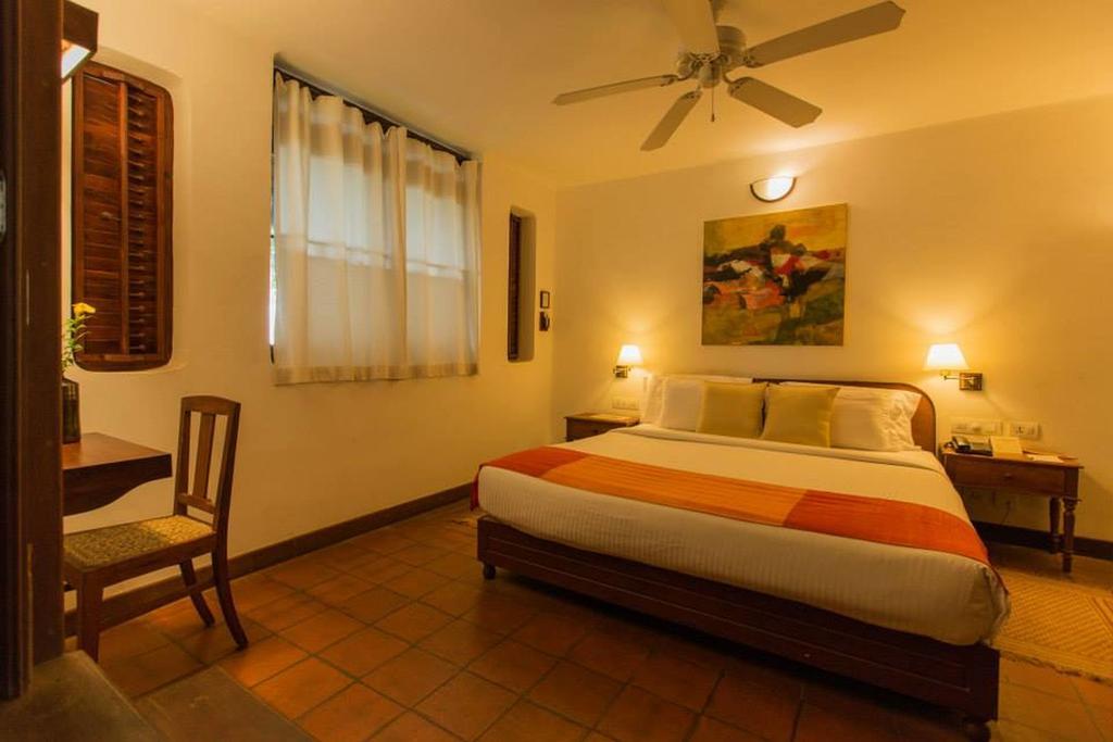 Lake Front Villa with Private Pool - Complimentary one-hour Sunset cruise (subject to weather conditions)