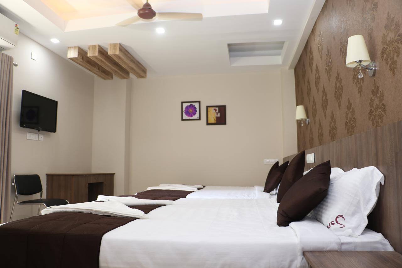 Deluxe Family Room