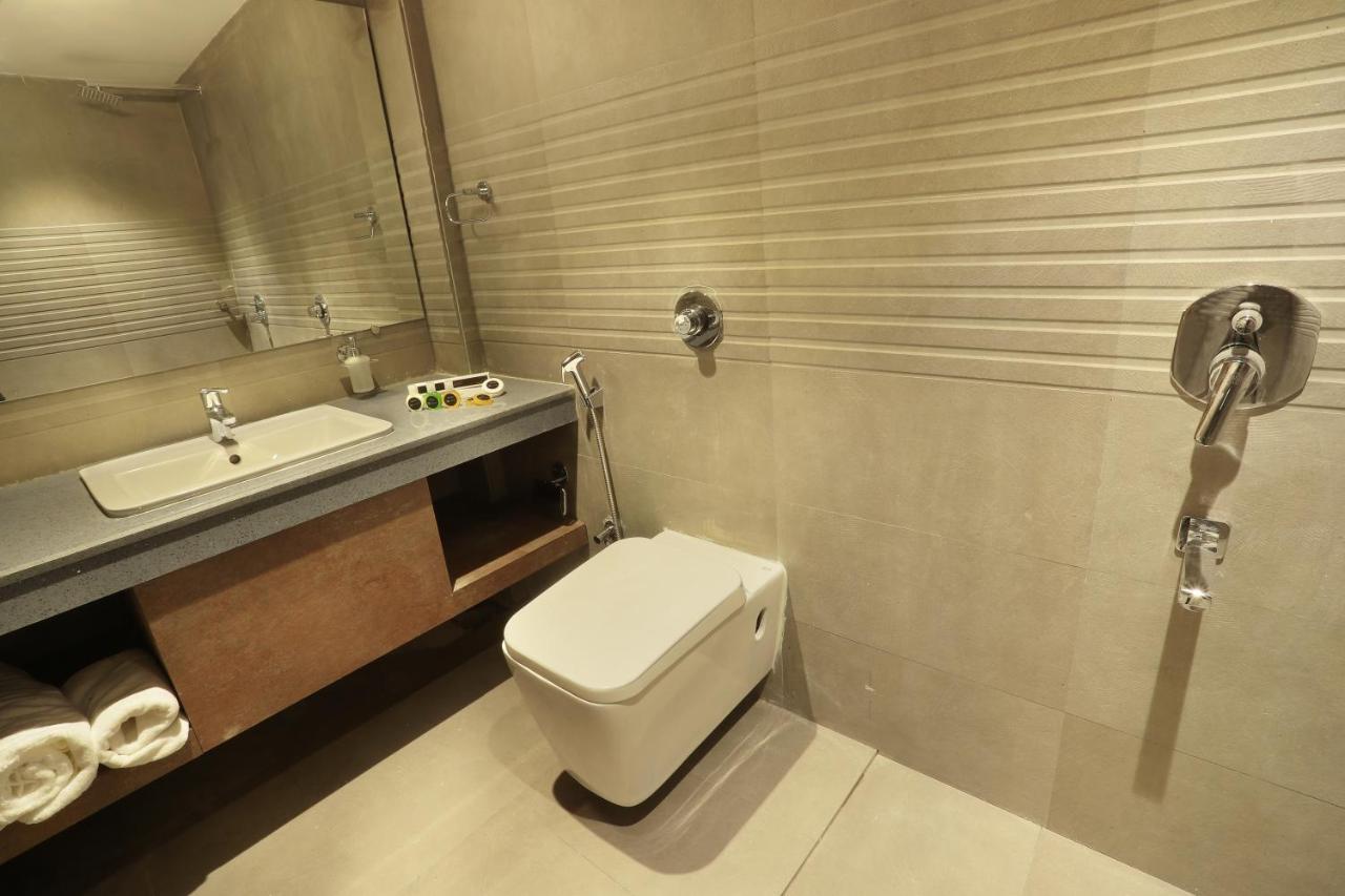 Deluxe King Studio,761624851:JPEG