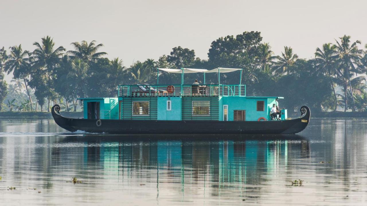 Discovery Houseboat