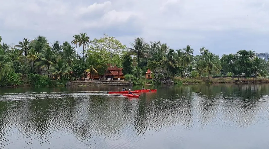 Muralee'S Riverside Villa In Kochi-1