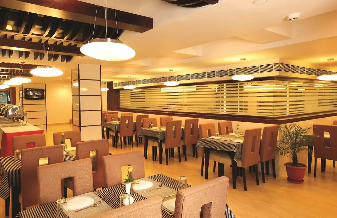 Holiday Vista Thekkady A Premium Hotel Near Periyar Wild Life Sanctuary With Sky View Pool-1