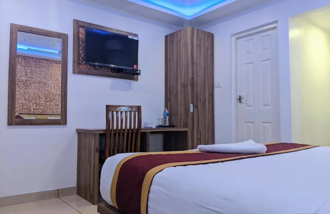 Hotel Feathers-1