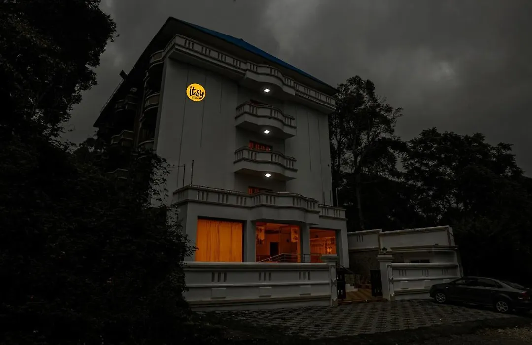 Itsy Hotels Classiyo Munnar Crown Resorts With Balcony-1