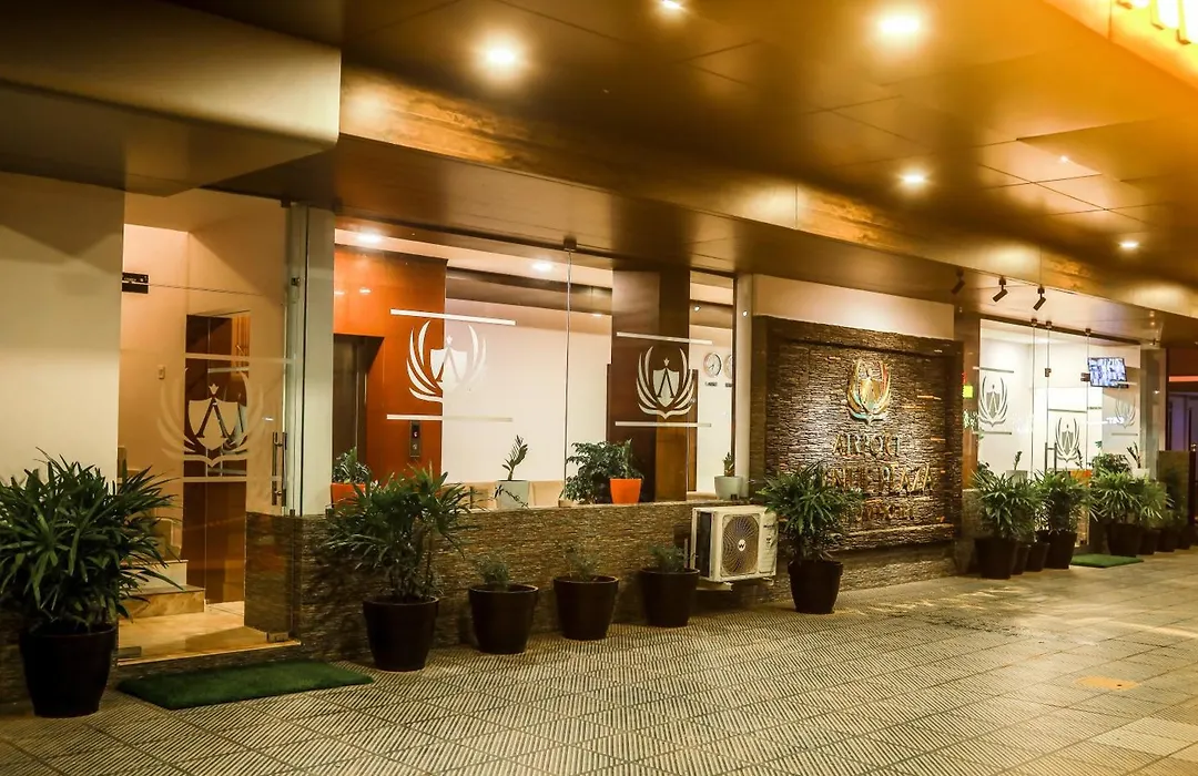 Airport Avenue Plaza-1