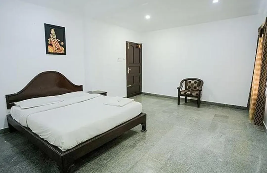 Fabhotel Lime Light-1