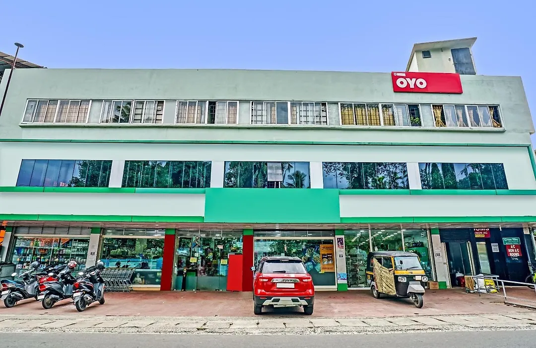Oyo Flagship Greenway Rooms-1