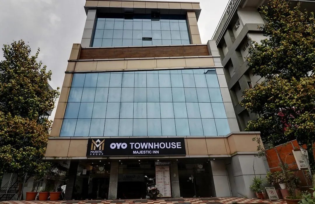 Oyo Townhouse 595 Majestic Inn-1