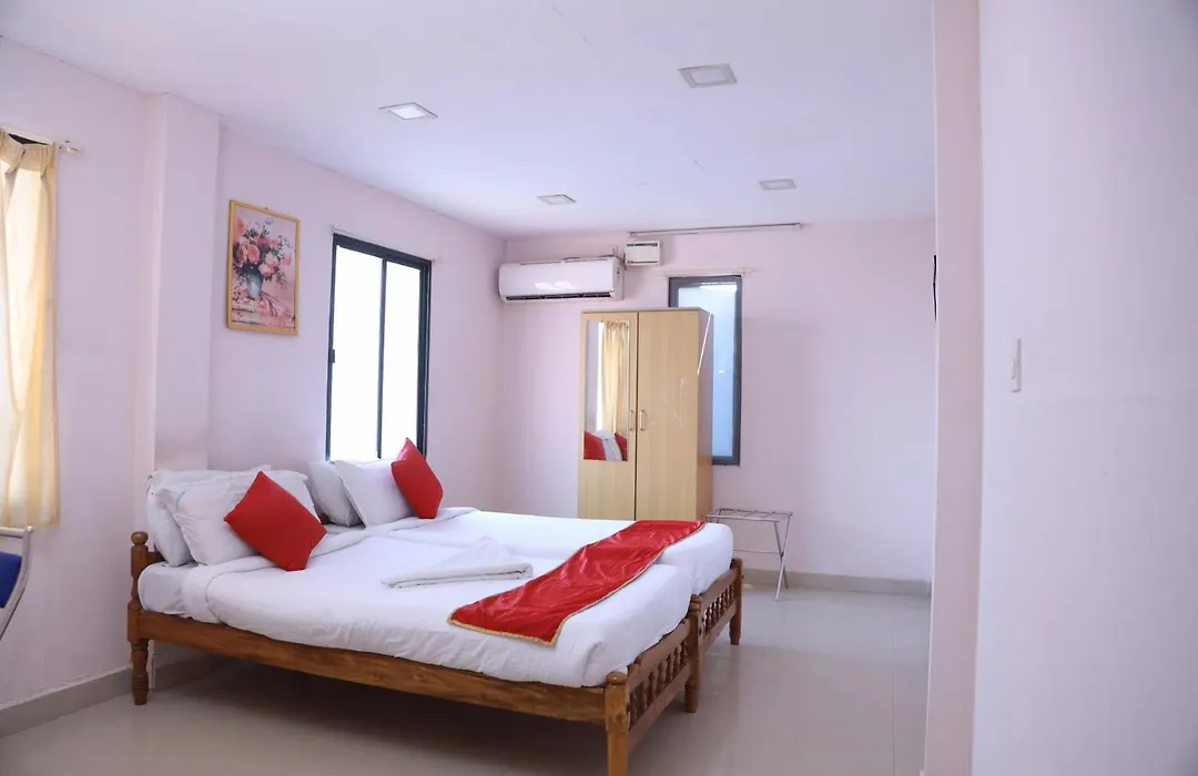 Collection O Safe Hotel Kadavanthra-1