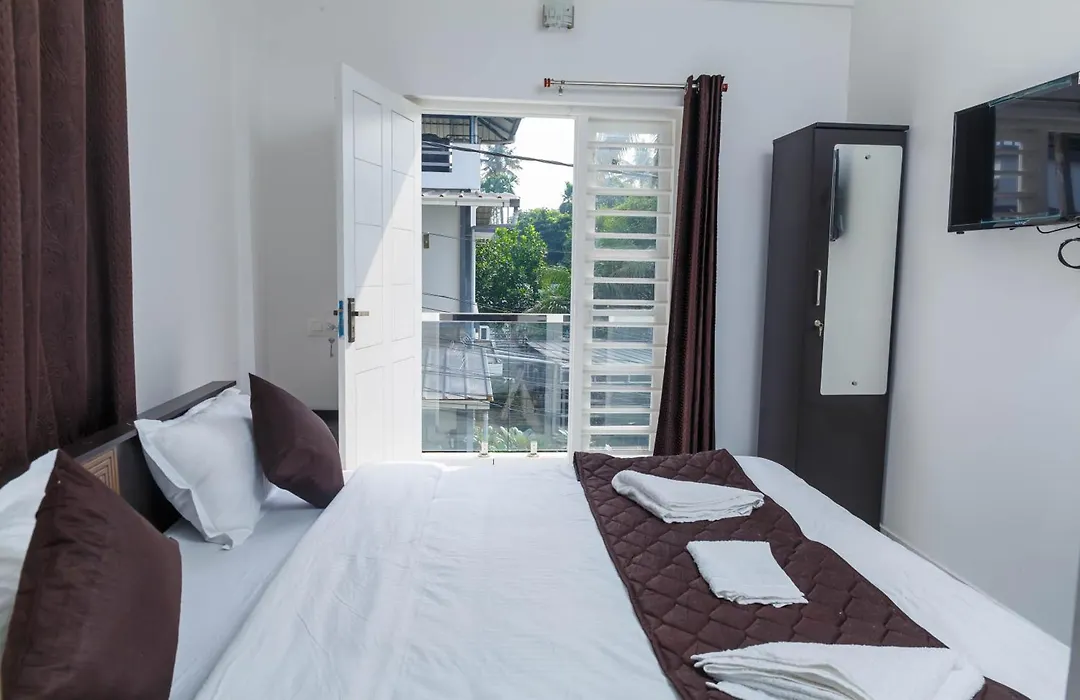 Guest West Inn Cochin-1