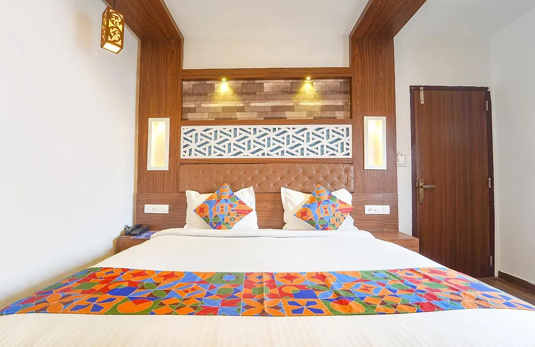 Fabhotel Qube - 800M From Ernakulam Junction South Railway Station-1