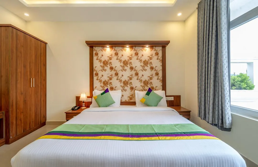Treebo Windsong Resort Munnar, Tea Plantation View-1