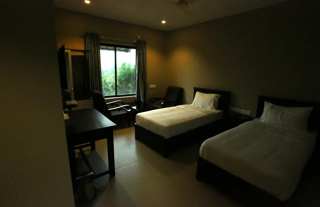 Ceecee Grand-1