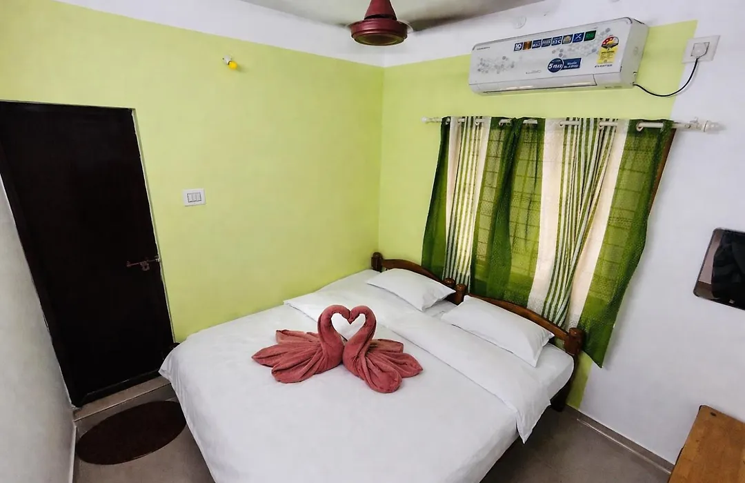 Golden Beach Home Stay-1