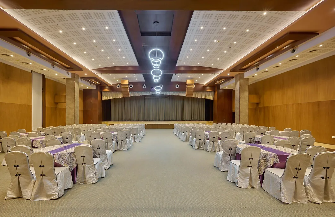 Flora Airport Hotel And Convention Centre Kochi-1