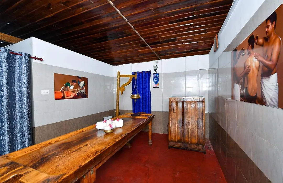 The Royal Heritage Hotel And Ayurvedic Center-1