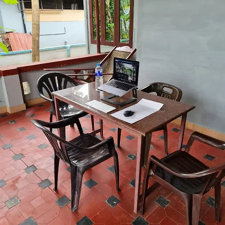 Muralee'S Riverside Villa In Kochi-3