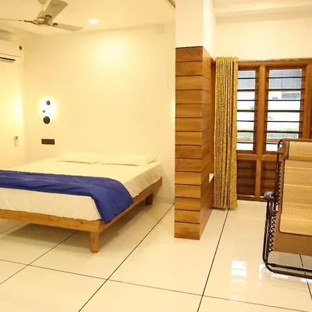 Quilon Lake Inn-3