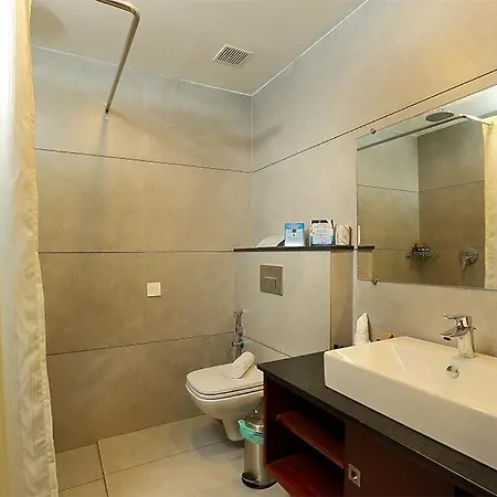 Eloor Tourist Home-2