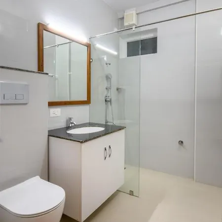 Daffodils Luxury Airport Suites-3