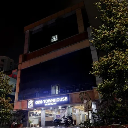 Oyo Townhouse 595 Majestic Inn-2