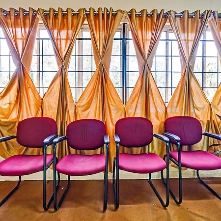 Oyo Flagship Greenway Rooms-2
