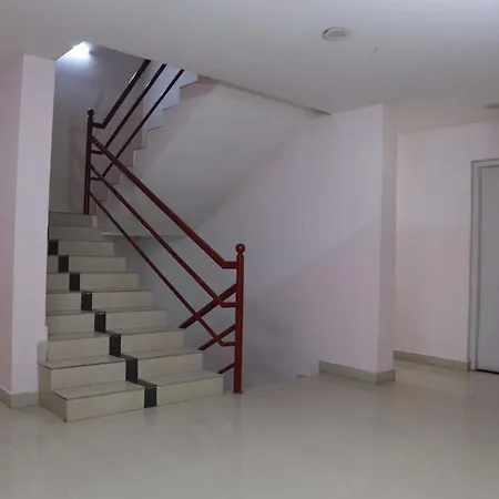 Collection O Safe Hotel Kadavanthra-3
